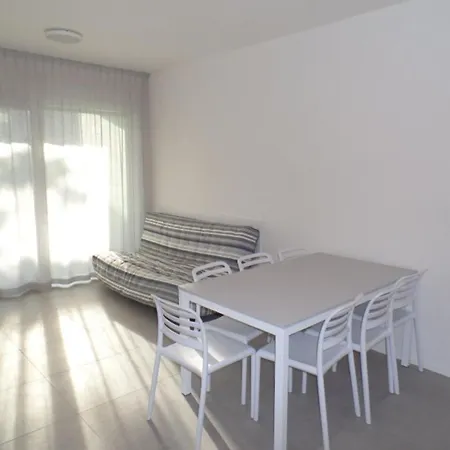 Well-equipped Two-room Flat In A New דירה