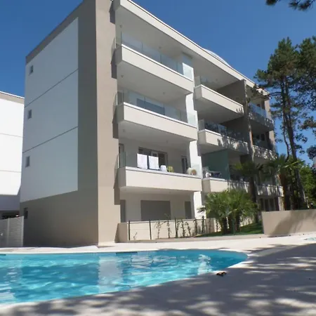 Well-equipped Two-room Flat In A New شقة